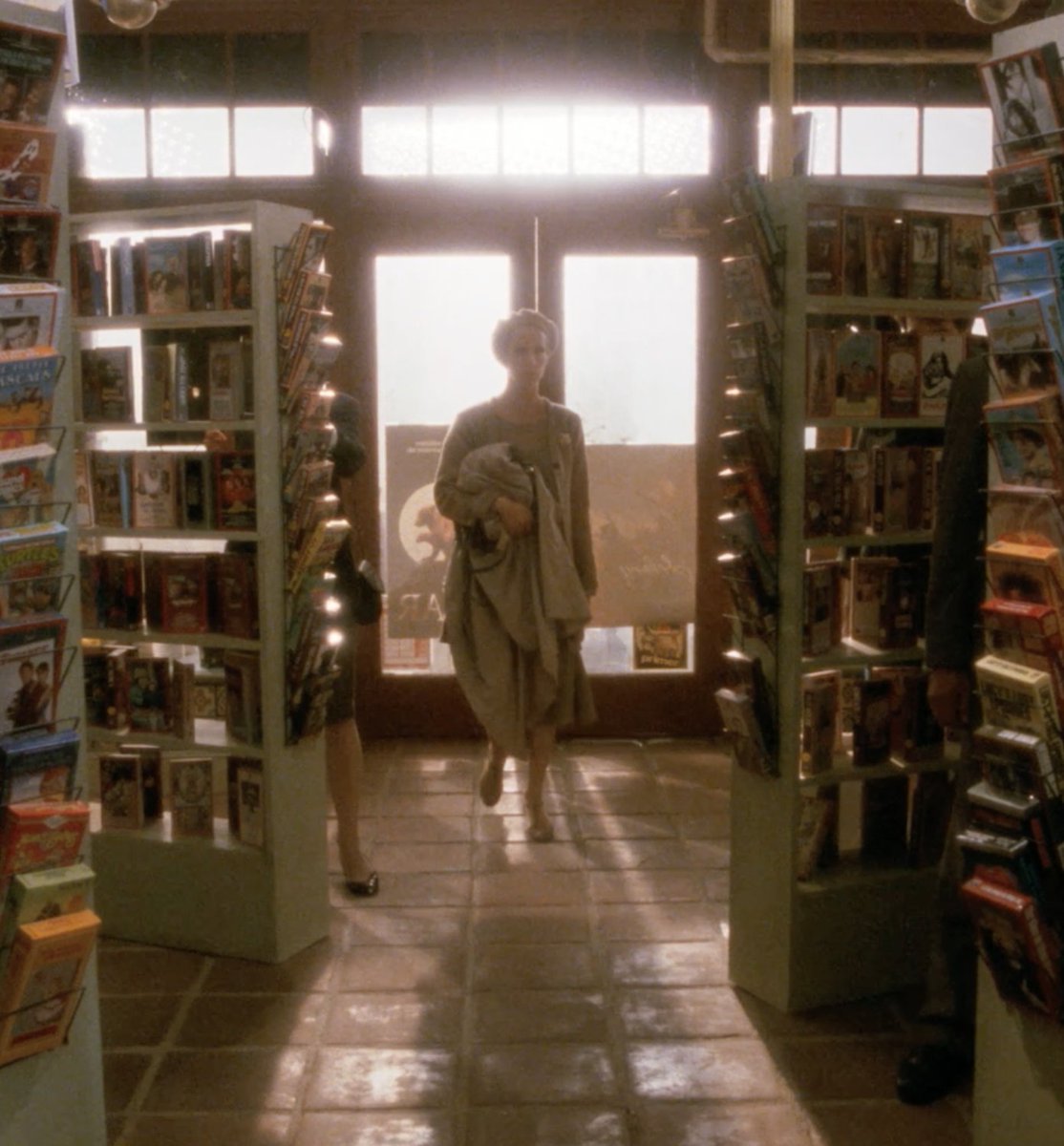 Evening viewing recommendation? On Criterion Channel, watch Terry Gilliam's THE FISHER KING (1991) in our VHS Forever collection! ❤️ 📼 Alongside the film, enjoy a commentary featuring Gilliam, interviews with the cast and crew, a video essay featuring Jeff Bridges’s on-set photographs, deleted scenes, costume tests, and much more!