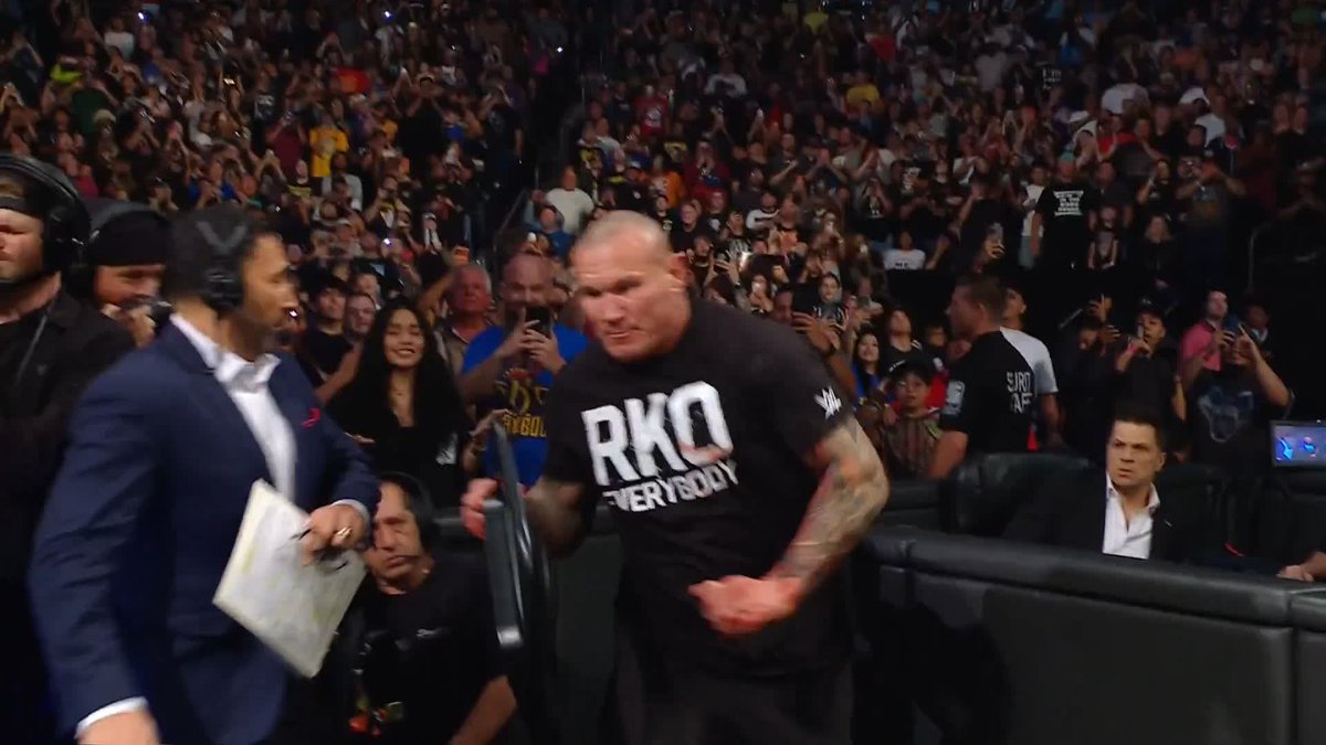 .Randy Orton, WHAT ARE YOU DOING?!!