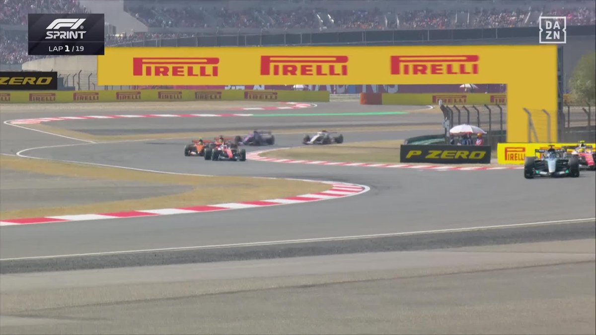BATALLA BRUTAL ENTRE HAMILTON Y RUSSELL 😍🔥 #ChinaDAZNF1 🇨🇳