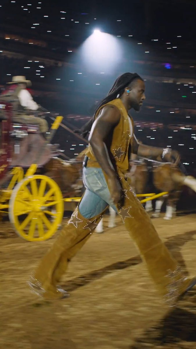 Hold your horses... Shaboozey's at RODEOHOUSTON 🐎