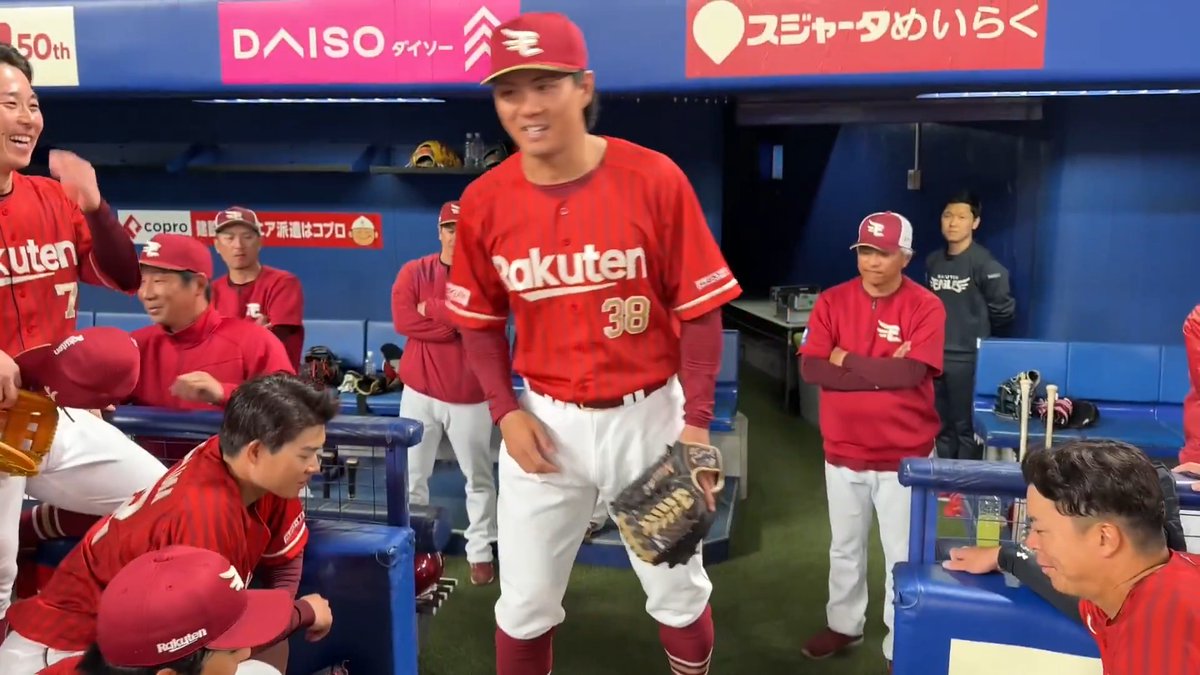 今日の円陣は #佐藤直樹 選手✊ 結果、気合い🗣️でまとめてみたもよう😳 #RakutenEagles #強鷲革新