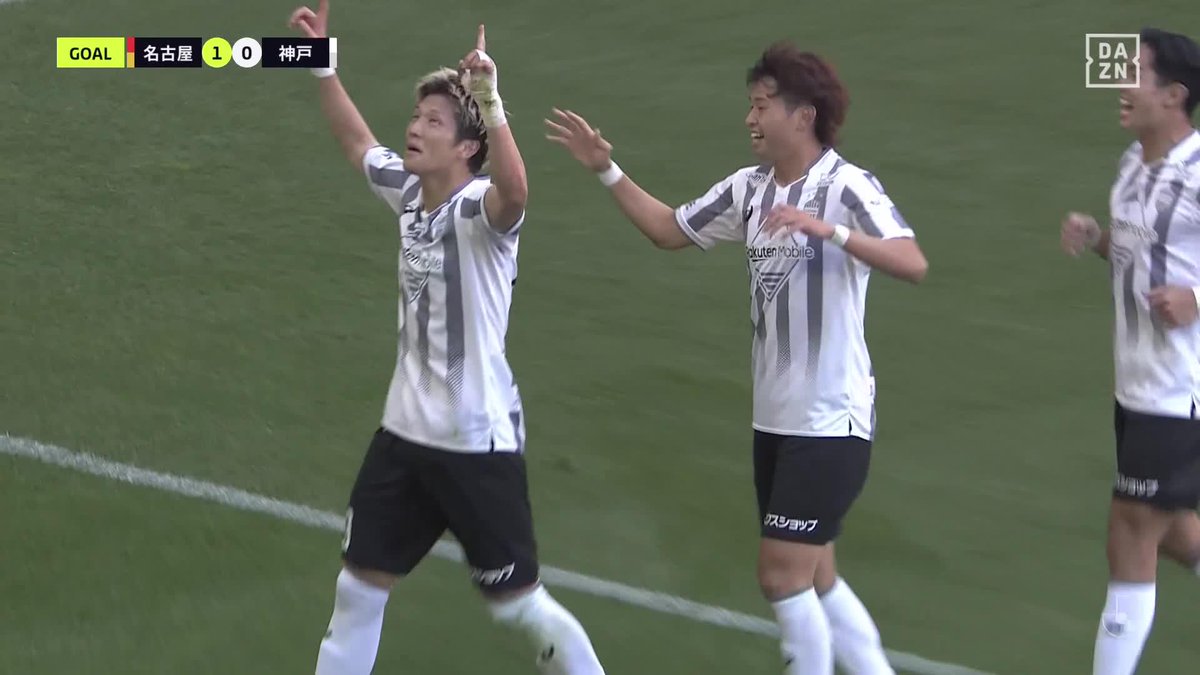 迫力のあるドンピシャヘッド！ 左サイドの永戸勝也のクロスボールに 小松蓮の強烈なヘディングシュートで 神戸が試合開始早々に先制点を獲得！ 🏆 明治安田J1百年構想リーグ 🆚名古屋×神戸 📱DAZN ライブ配信中 #Jリーグ だったらDAZN