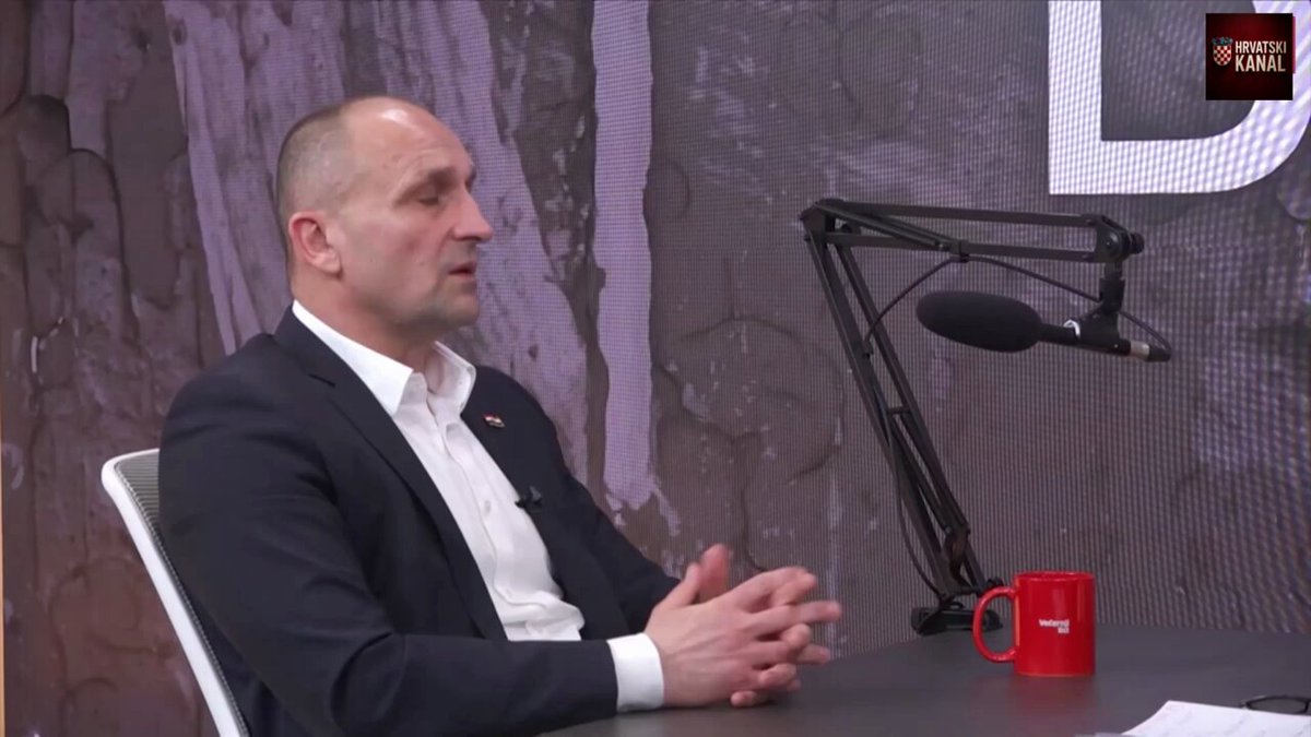 🇭🇷 ANUŠIĆ: SRPSKE RAKETE DO ZG ZA 3 MINUTE Ministar obrane potvrdio da Srbija na MiG29 ima kineske rakete od 6 Mach prozvane "Zagrepčanke". Naš sustav za njih zna 8 mjeseci. Anušić poručio: Suradnja s Izraelom i Ukrajinom ključna je jer oni znaju kako ih oboriti. #HrvatskiKanal