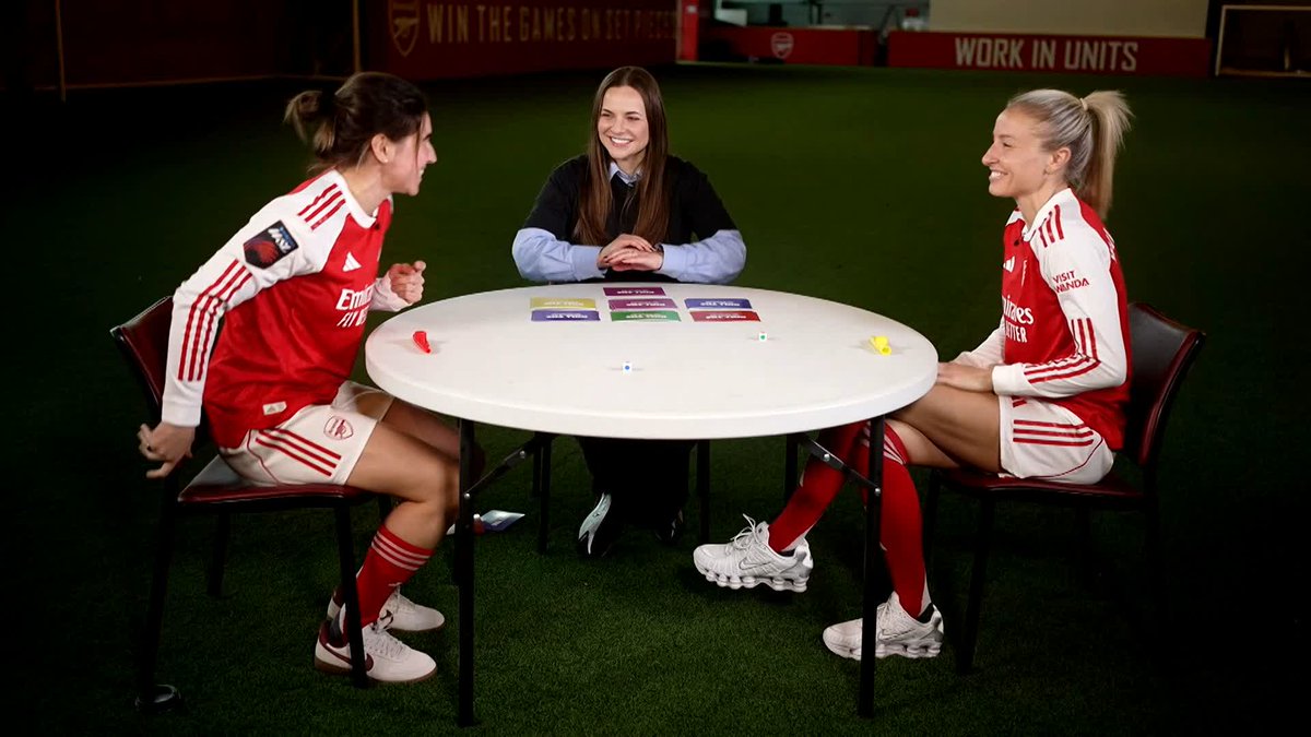 Can Leah Williamson guess which teammate Mariona Caldentey is impersonating? 👀😂