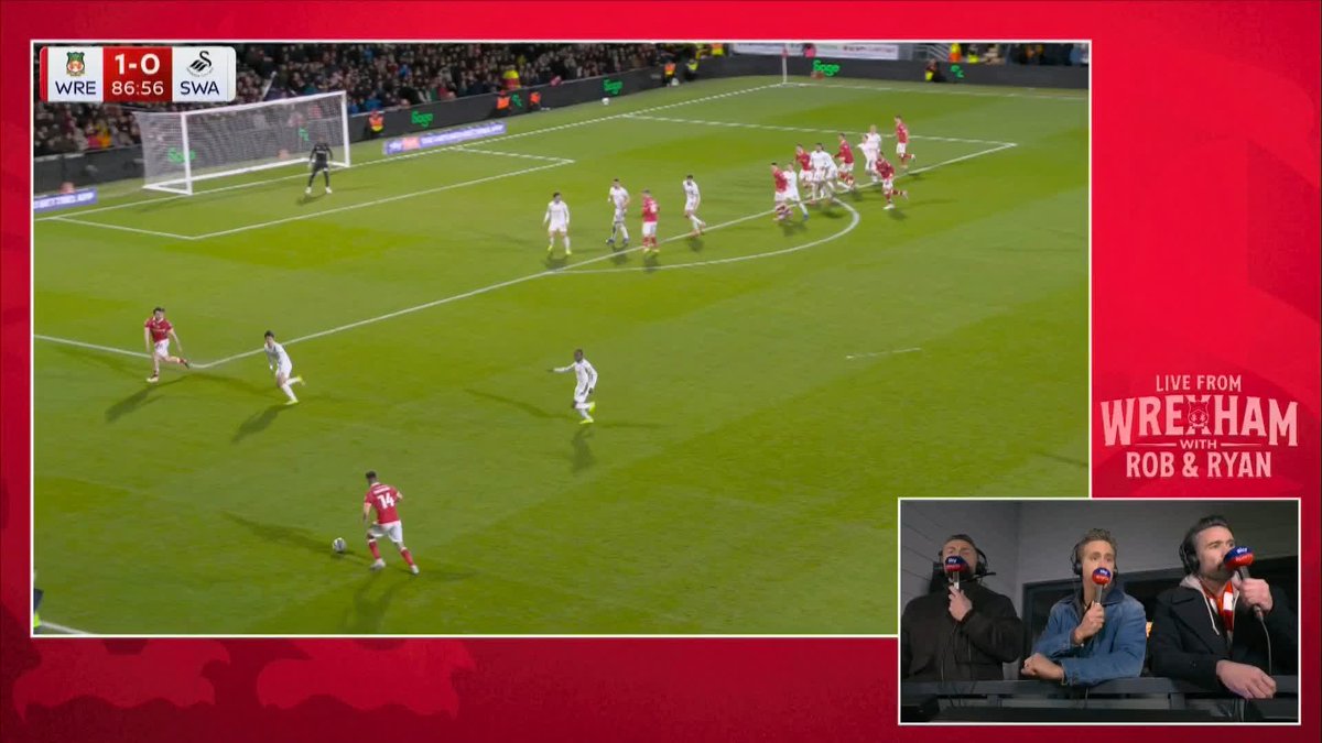 Ryan Reynolds and Rob Mac joined David Prutton for a special commentary of Wrexham's all-Welsh clash with Swansea 🏴󠁧󠁢󠁷󠁬󠁳󠁿💥