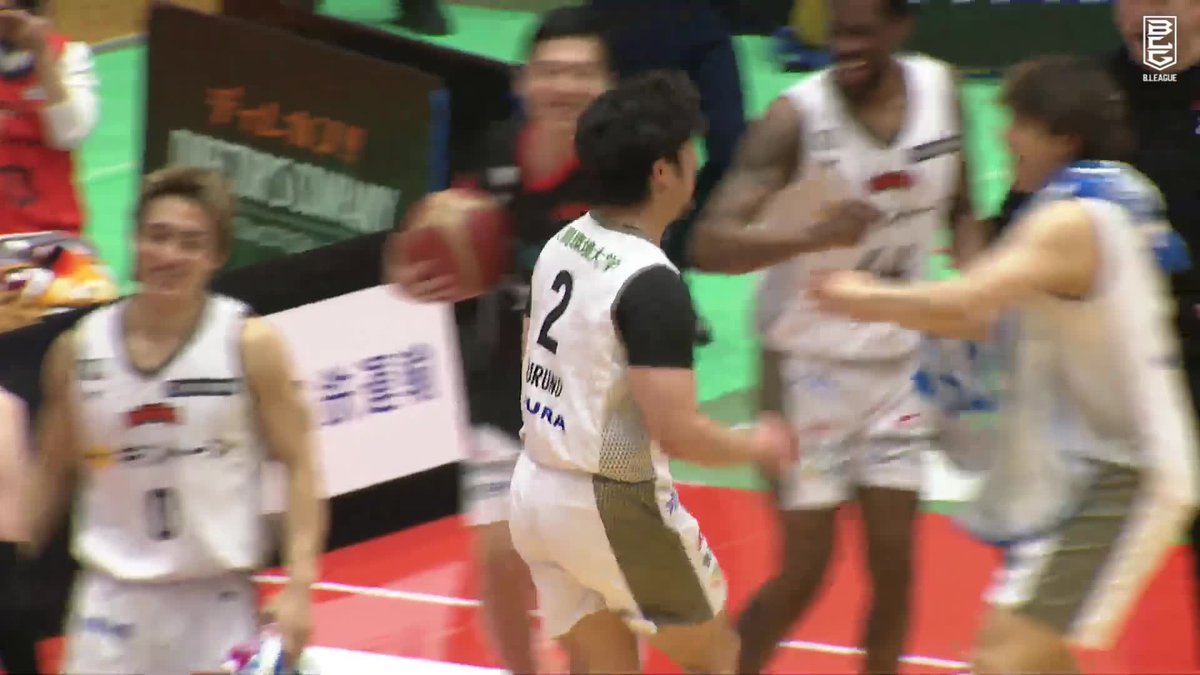 第1Qを締め括ったスーパーショット🤯💥 愛媛オレンジバイキングス 📡バスケットLIVEで見逃し視聴 #Bリーグ #りそなグループ