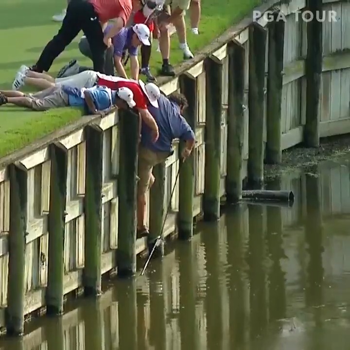 “This better be on ESPN.” 😅 This fan went above and beyond to help retrieve Michael Bradley’s drive THE PLAYERS in 2011. #TOURVault