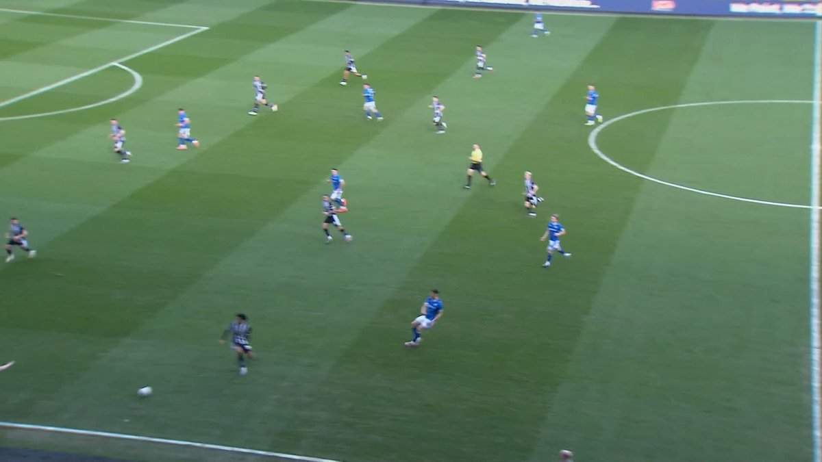 "It's just absolute MADNESS!" 😯 Ollie Norburn receives a second yellow card for throwing his opponent's boot off the pitch 🟥