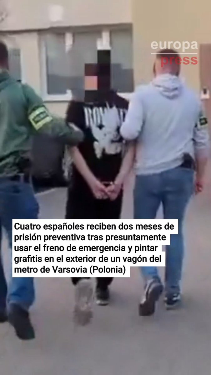 Dos meses de prisión preventiva para cuatro españoles acusados de vandalismo tras detener un tren del metro con el freno de emergencia y pintar grafitis en los vagones en Varsovia (Polonia)