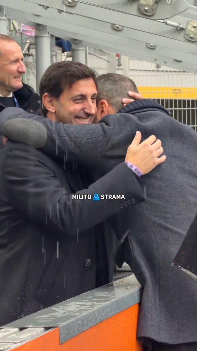 Diego Milito 🫂 Andrea Stramaccioni ❤️ #InterAtalanta #SerieAEnilive #DAZN
