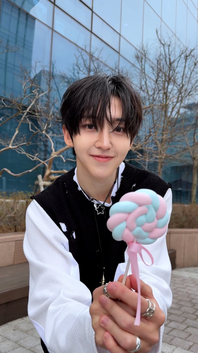 Kissing you 🍭 KickFlip The 4th Mini Album "My First Kick" 2026.04.06 6PM (KST) Release! Pre-save &amp; Pre-add : #KickFlip #킥플립 #Donghyeon #My_First_Kick #KickFlip_Twenty