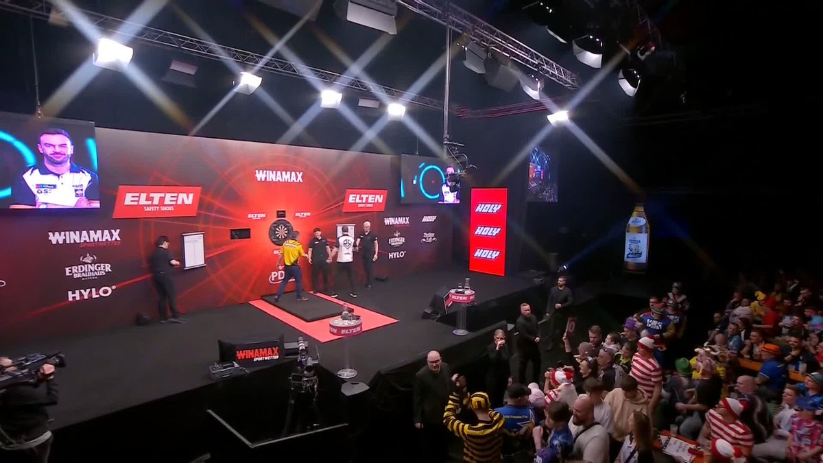 HISTORY REPEATS ITSELF! 👀 For the second straight year, Ross Smith has beaten Dave Chisnall 6-4 at the Lokhalle in Goettingen! 📺 #ET2