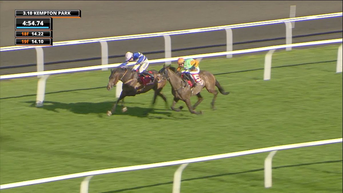 Teddy Blue edges out Blueking d'Oroux to win the Virgin Bet Supports Safe Gambling Handicap Chase #ITVRacing | Harry Derham