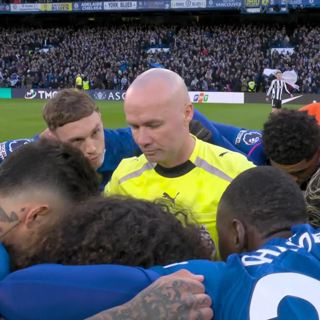 Chelsea's pre-match huddle is more and more interesting every week 🤣🤣 📺 Stream #CHENEW on DStv: