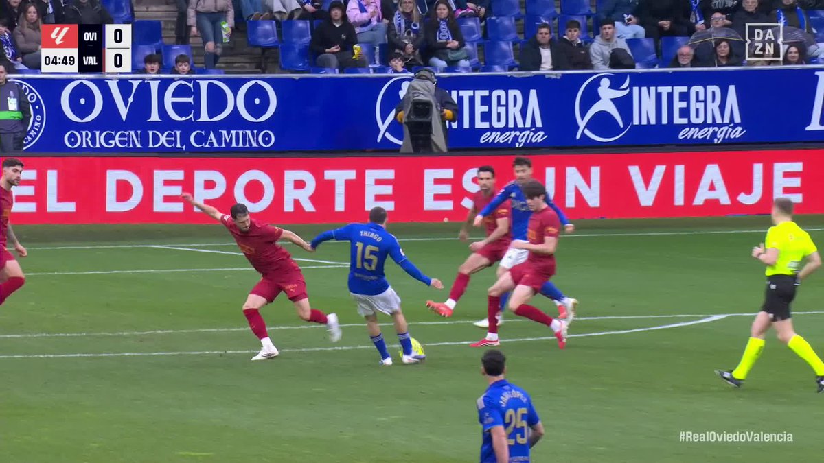 ERA UNO DE LOS GOLES DE LA JORNADA 🤯🔥 Qué recorte y qué golpeo de Thiago Fernández, jugador del Real Oviedo 🪄😮‍💨 #LALIGAenDAZN ⚽️