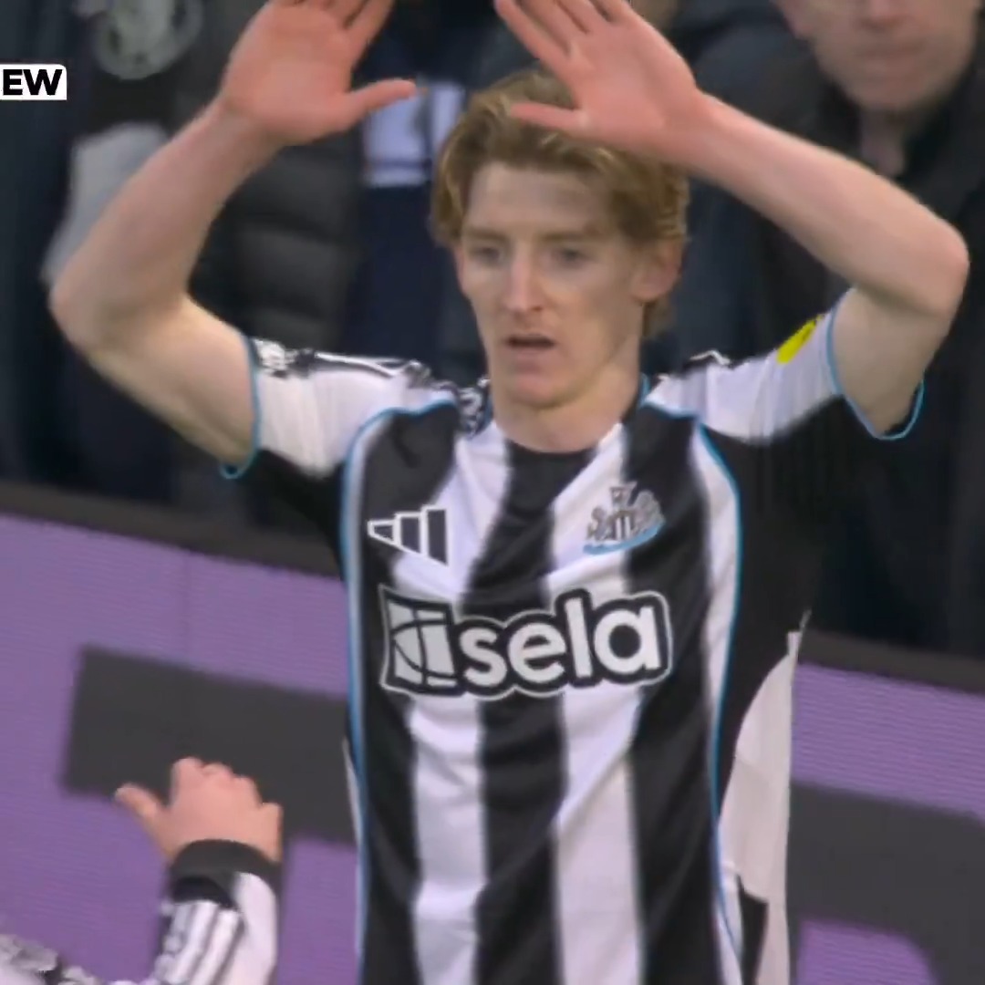 Newcastle slice straight through Chelsea's defense and Anthony Gordon applies the finish to make it 1-0. ⚫️⚪️