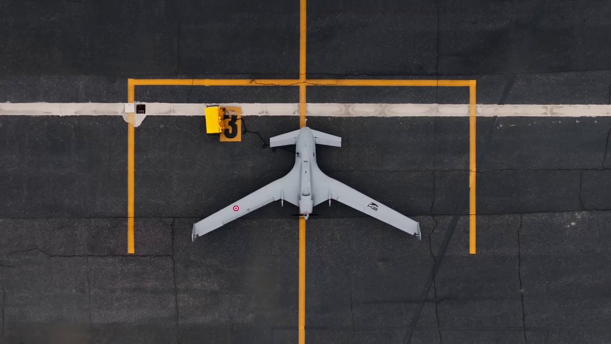 🤖Baykar unveils K2 kamikaze drone with a range of over 2000 km The drone is capable of autonomous swarm flight. The warhead weighs 200 kg, with a takeoff weight of 800 kg.