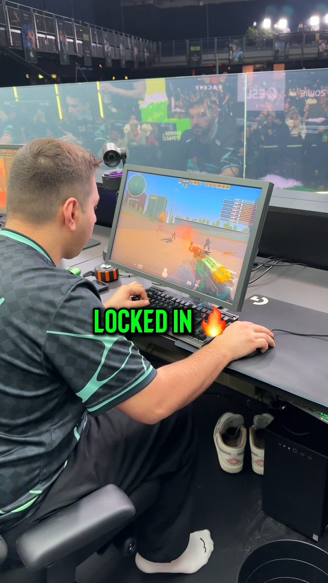 Playing for his second ever #ESLProLeague Grand Final ⚔️ İsmailcan Dörtkardeş warming up on the 🖥️ ZOWIE Esports Europe XL2586X+ 600Hz Monitor