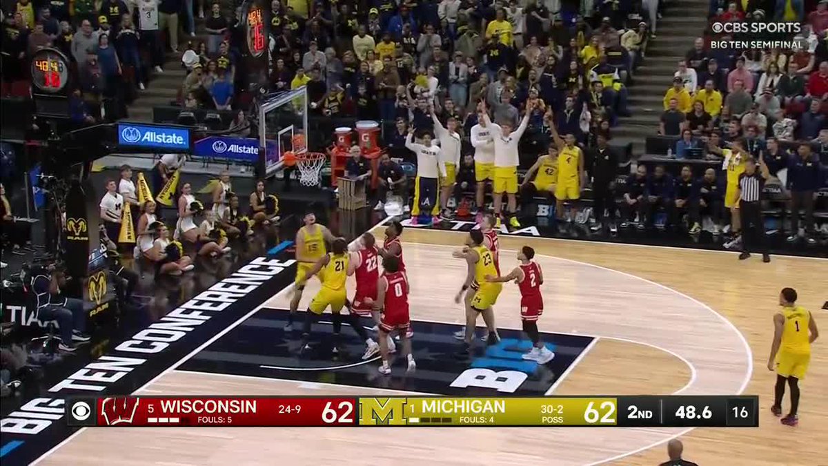 "How about the ONIONS!" Elliot Cadeau gives Michigan the lead!