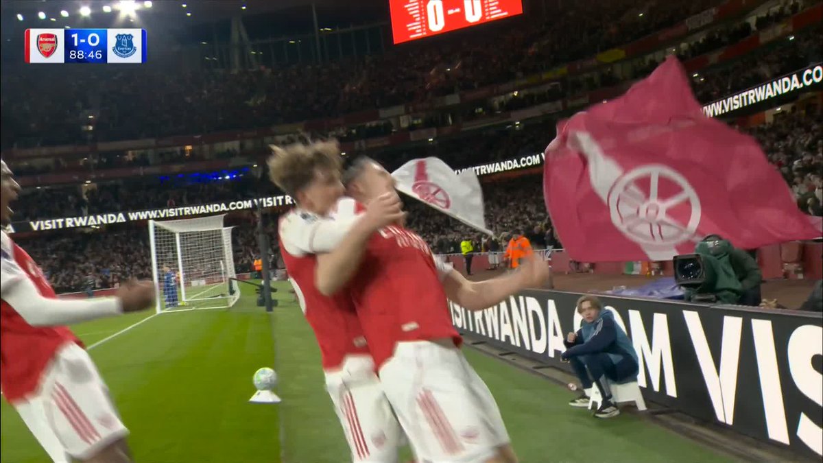 Viktor Gyökeres puts Arsenal ahead in the dying moments! How about the ball from Max Dowman 👏