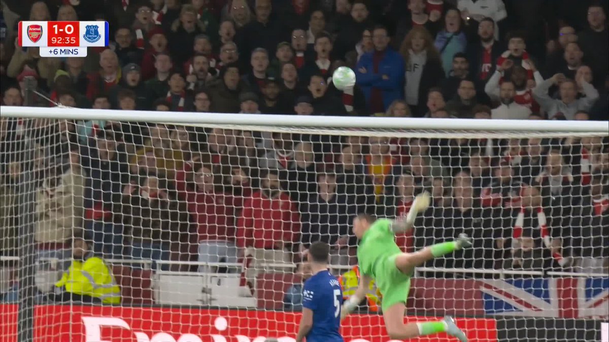 Jordan Pickford tips it over the bar to prevent Arsenal's second 🧤