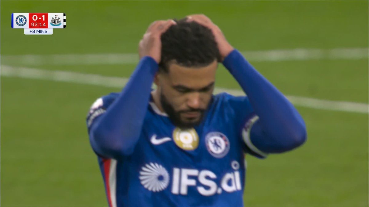 "The power and the dip is extraordinary!" Reece James comes close to equalising for Chelsea with a free-kick 🤏