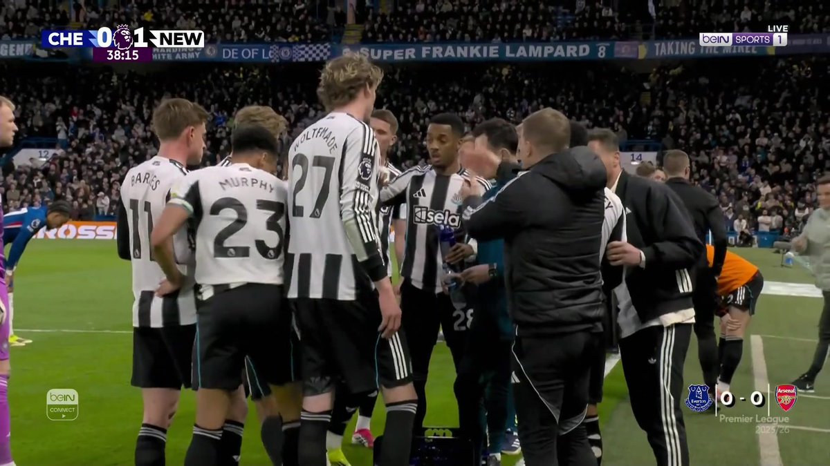 ⚽ لقطات من الشوط الأول من مواجهات الدوري الإنجليزي الممتاز 🎥 من مباراة آرسنال وإيفرتون 🎥 ومن مواجهة تشيلسي ونيوكاسل يونايتد 🤔 ماذا يفعل الحكم في وسط تجمع لاعبي تشيلسي؟ #الدوري_الإنجليزي_الممتاز