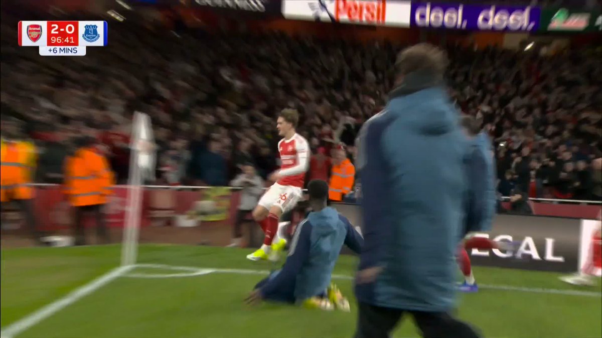 MAX DOWMAN RUNS THE LENGTH OF THE PITCH AND WINS IT FOR ARSENAL! 🌟 The youngest-ever Premier League goalscorer!