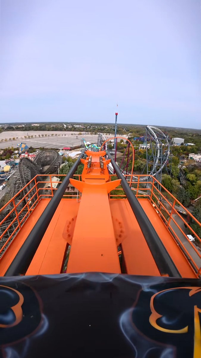 Raging (Bull) into the weekend like 🎢 📍Six Flags Great America