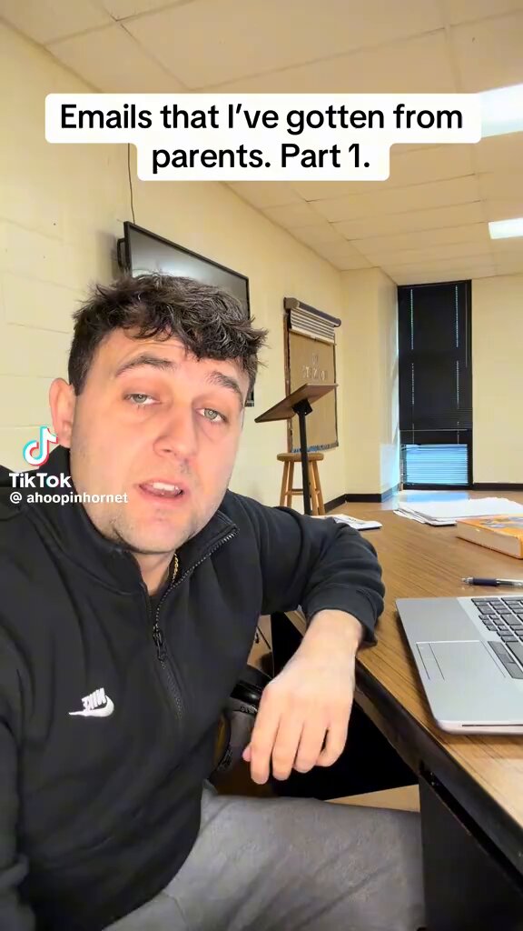 This teacher shares emails that he’s received from parents 😂