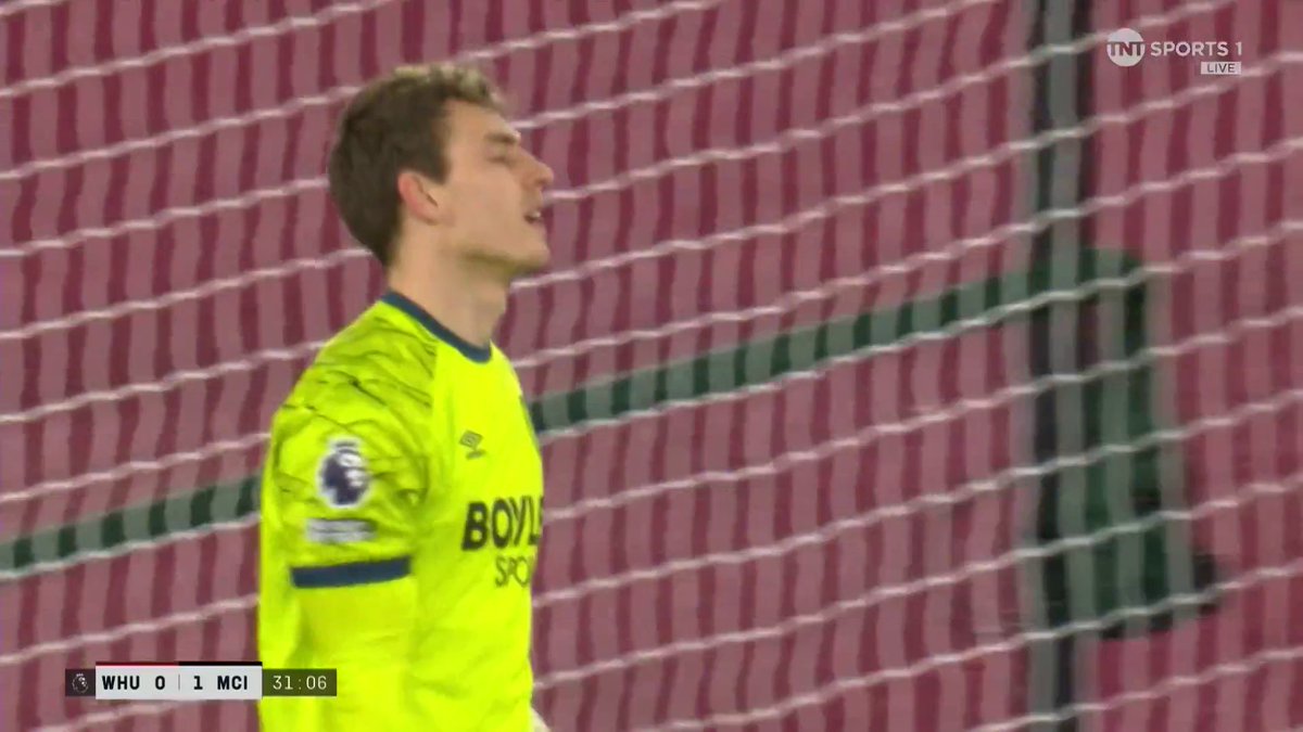Bernardo Silva puts City ahead with a brilliant finish ⚡ TNT Sports &amp; discovery+ UK