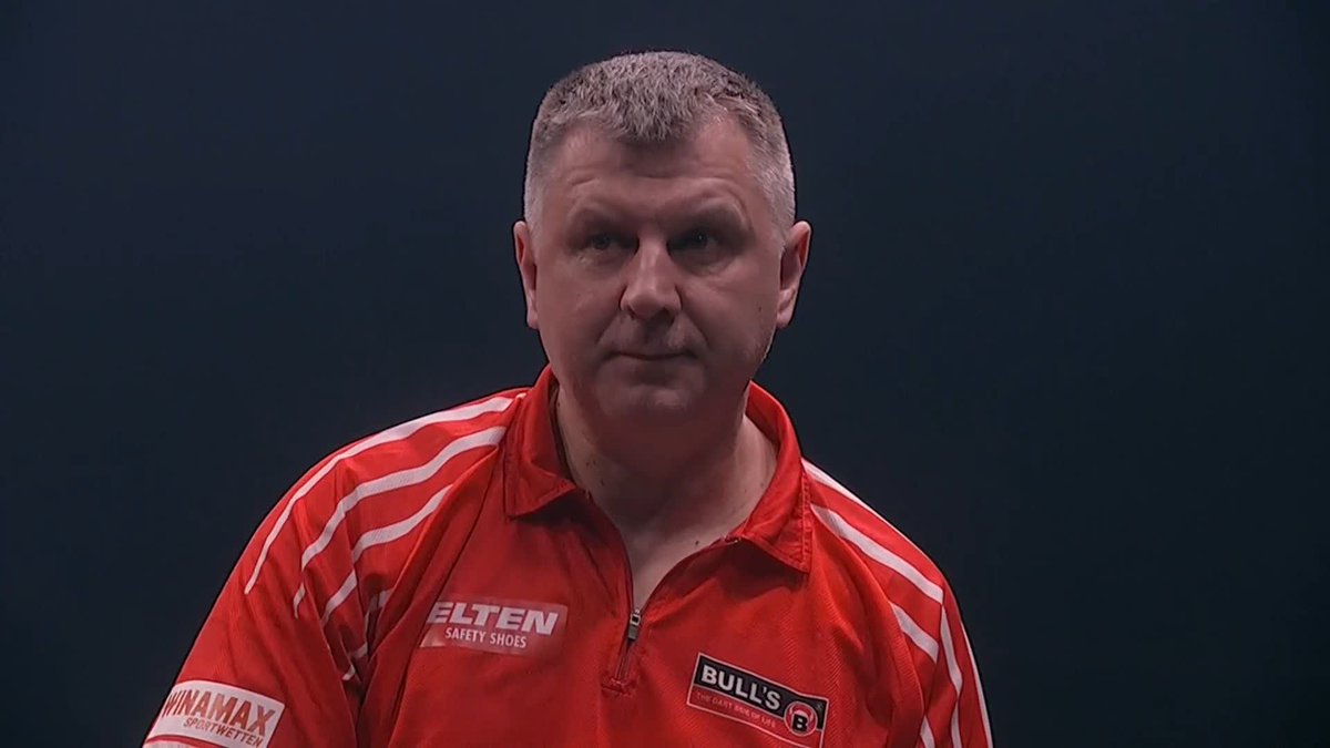 VAN VEEN SWEEPS RATAJSKI ASIDE! Gian van Veen makes easy work of Krzysztof Ratajski, as the European Champion beats the Pole 6-1! 📺 #ET2