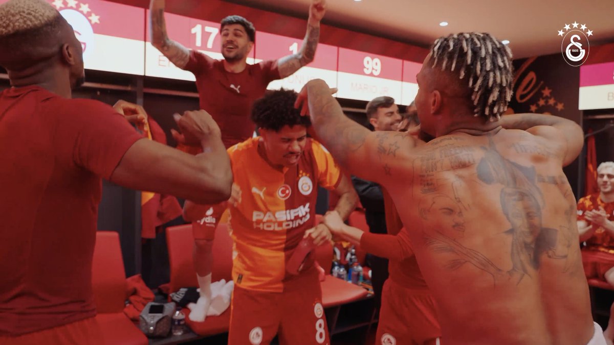 Galatasaray Korosu bir kez daha gururla sunar: Sen gözümün nuru, ADANMIŞ HAYATLARIN UMUDU! 💛❤️