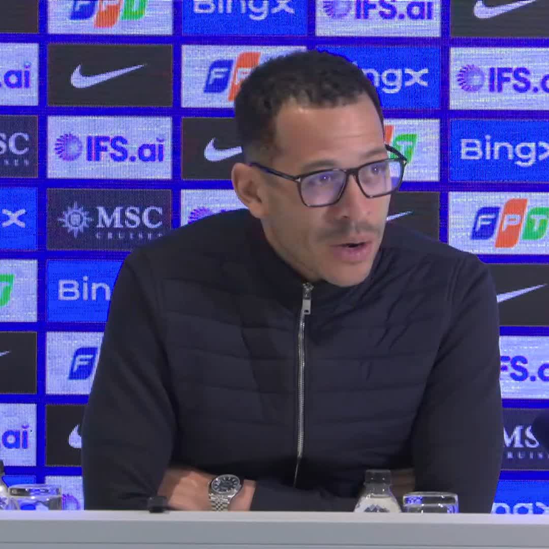 "There is nothing with that huddle that is disrespectful to the opposition" Chelsea head coach Liam Rosenior reacts to the bizarre moment referee Paul Tierney was caught in the middle of his players' huddle before the Premier League game against Newcastle 🎙️
