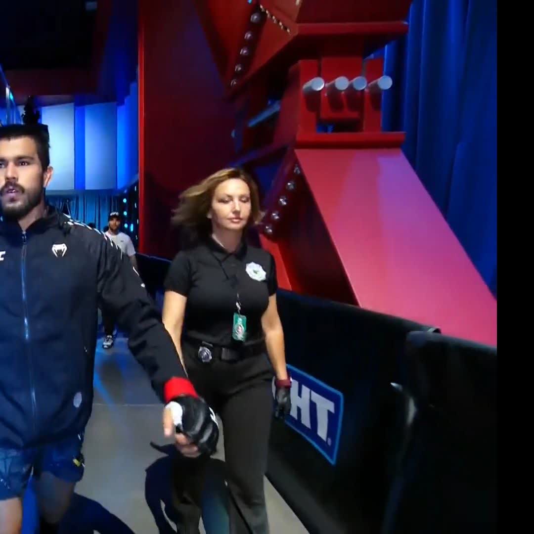 🇪🇸 El 'Canario' español ya sale listo para su debut en el octágono más famoso del mundo 🛑 #UFCVegas114 | Ver en vivo por Paramount+ Deportes