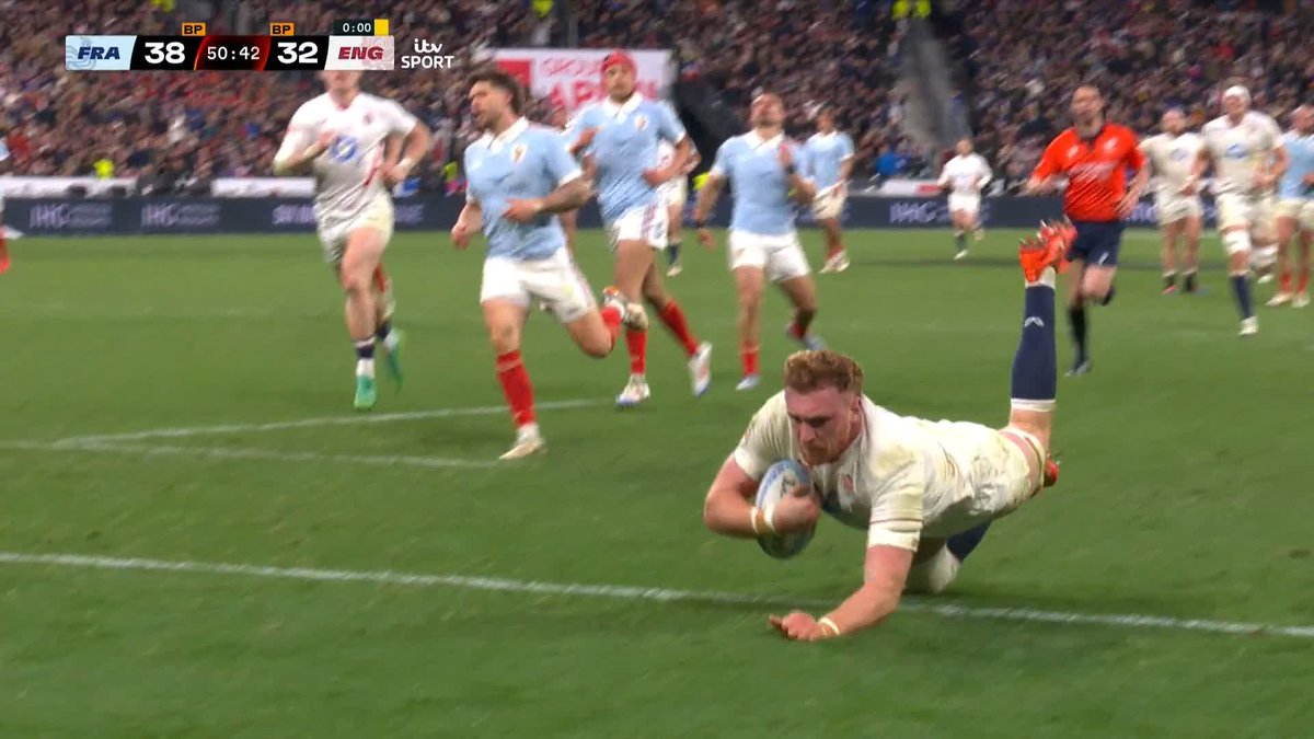 OH MY WORD 🤯 Ollie Chessum reads the pass, intercepts and MOTORS down the pitch to score what must be the best try of the night for England 🏴 Sensational stuff 🔥