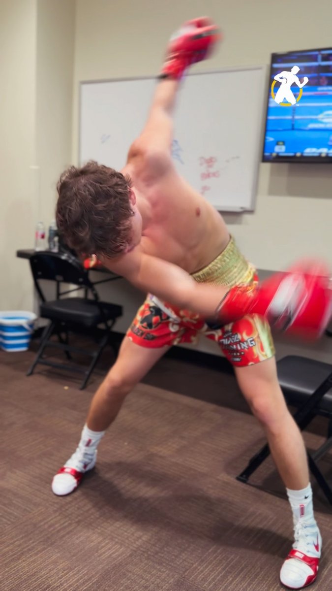 Cayden Griffiths got some 𝒎𝒐𝒗𝒆𝒔! 🕺 💥 COMING UP NEXT! 💥 #BarbozaJrSimsJr | LIVE on DAZN | tonight