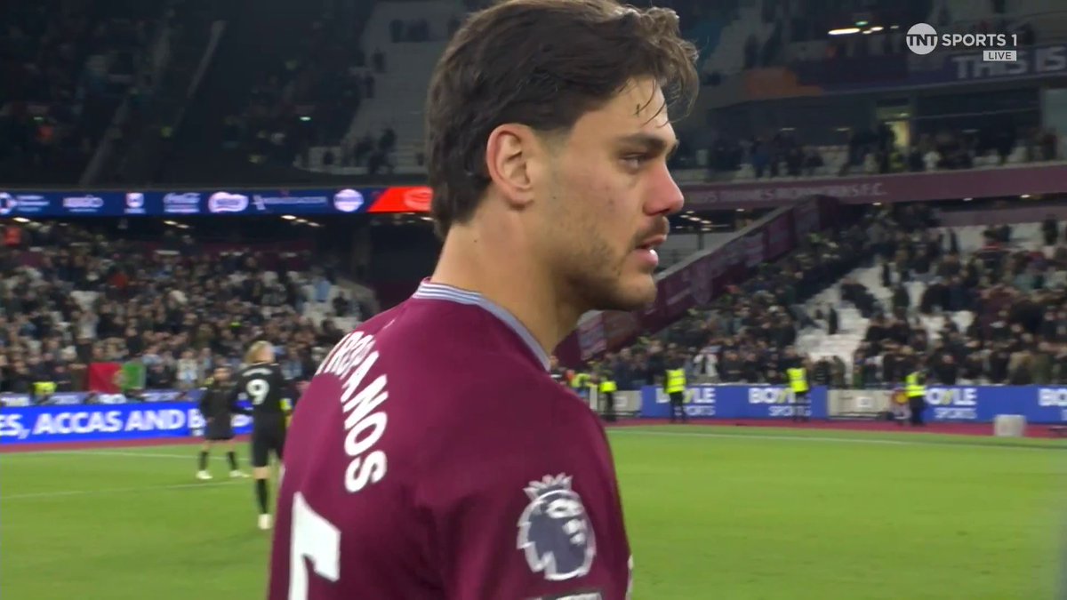 Full-time scenes at the London Stadium as Arsenal move nine points clear at the top, while West Ham climb out of the bottom three 💥 TNT Sports &amp; discovery+ UK