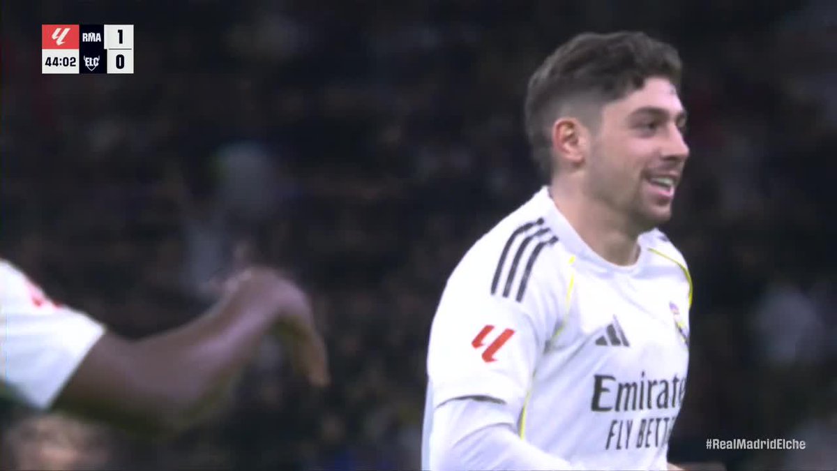 ยกQUร PRESENTE, FEDE! Un nuevo golazo de Valverde durante el triunfo 4-1 de Real Madrid a Elche en la fecha 28 de #LaLiga.