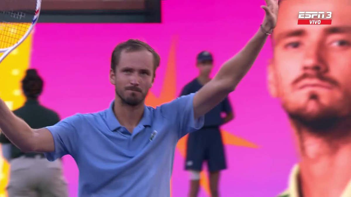 ¡MEDVEDEV VENCIÓ A ALCARAZ Y ES FINALISTA DE #INDIANWELLS! 👊🇷🇺 📺 Mirá #IndianWells en el Plan Premium de #DisneyPlus.
