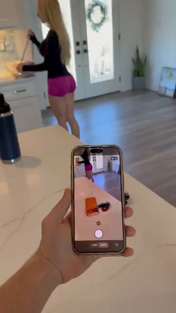 She really in her head just said, "Oh no I can't go without my phone, thank God he just text me to let me know I left it." 🤦 You gotta wonder where her mind is for that not to click how she is seeing the text. 😂