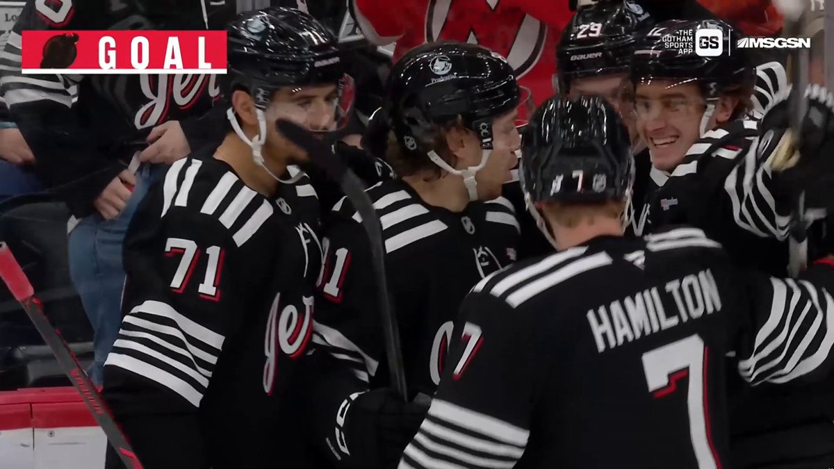 EVERYTHING ABOUT THIS PLAY IS INCREDIBLE 🔥 The deke, the pass, the goal..... UNREAL!
