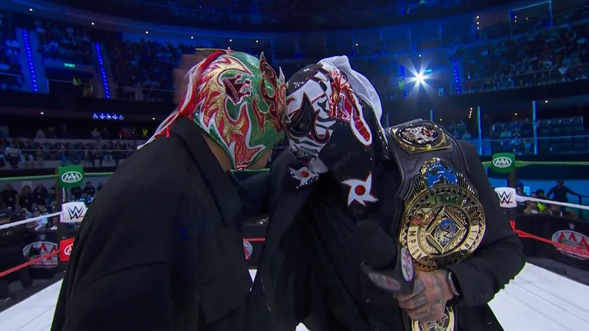 Lucha Brothers 👏 Lucha Brothers 👏 Lucha Brothers 👏 #AAAReyDeReyes