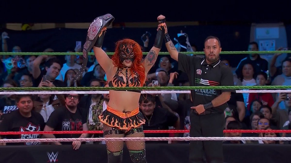 FLAMMER MAKES HISTORY 😤 Flammer is now the longest reigning Reina de Reinas Champion!