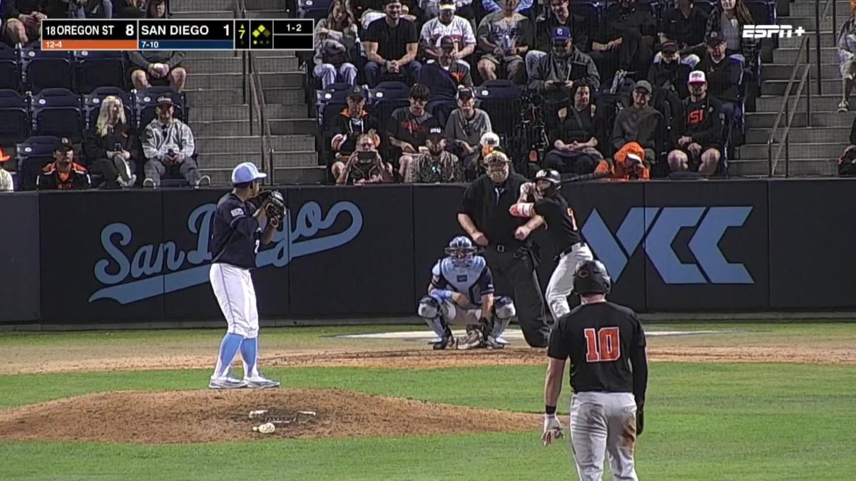 Outta here and AJ Singer has 8 RBI on the night!