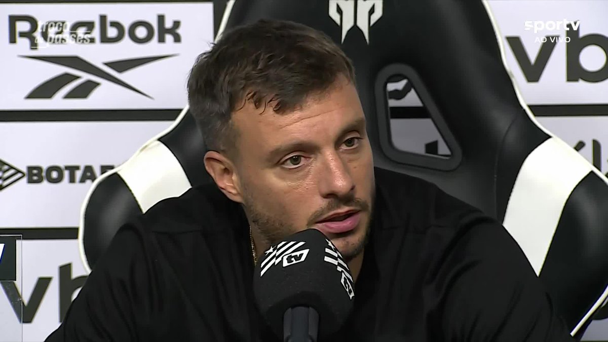 Martín Anselmi comenta o mau momento do Botafogo após derrota para o Flamengo: "Eu sei o que sente o torcedor, já fui torcedor. Nada que eu fale vai reverter este sentimento. O Botafogo hoje é minha vida, 24 horas por dia".
