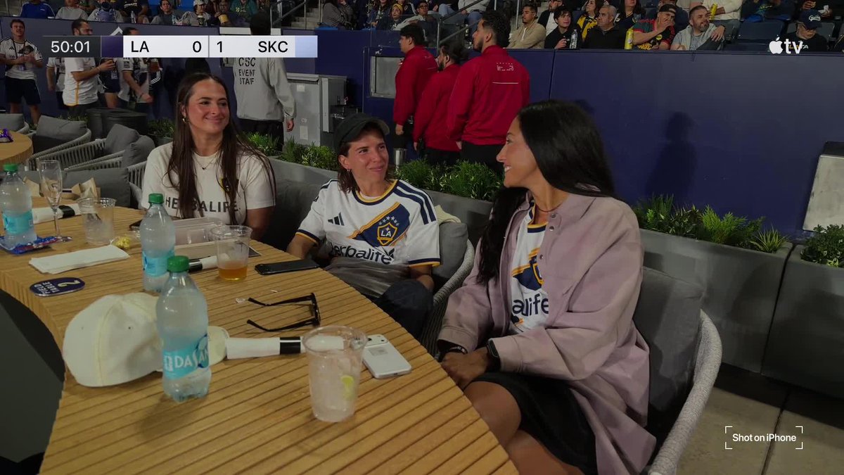 Hi Tobin Heath and Christen Press! 👋