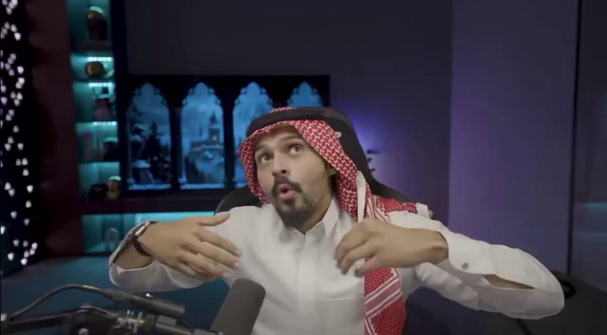 دايم تعجبني ردود احمد شو وشلون أنه يدعم كلامه بدليل مو بس سوالف مثل مساعد وايضًا كلام مساعد غير مفهوم ويناقض نفسه بشكل وقاعد يسولف فقط وغير كذا يوضح لنا أنه أحمد اعتذر للشباب وجاهم والامور كما ذكر ممتازه فاليش ترجع تفتح الموضوع على قناة معروفه ولو تكلمت بتجيب الجدل وأنت واعي بهالشي.