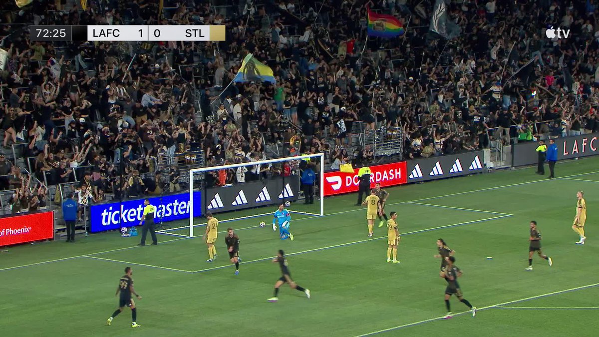 Mathieu Choinière finds the opening goal for LAFC! 📺 Apple TV: