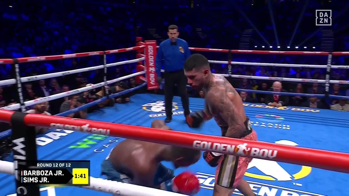 They are letting it fly in the final round!! ⚔️ #BarbozaJrSimsJr | Live NOW on DAZN ▪️